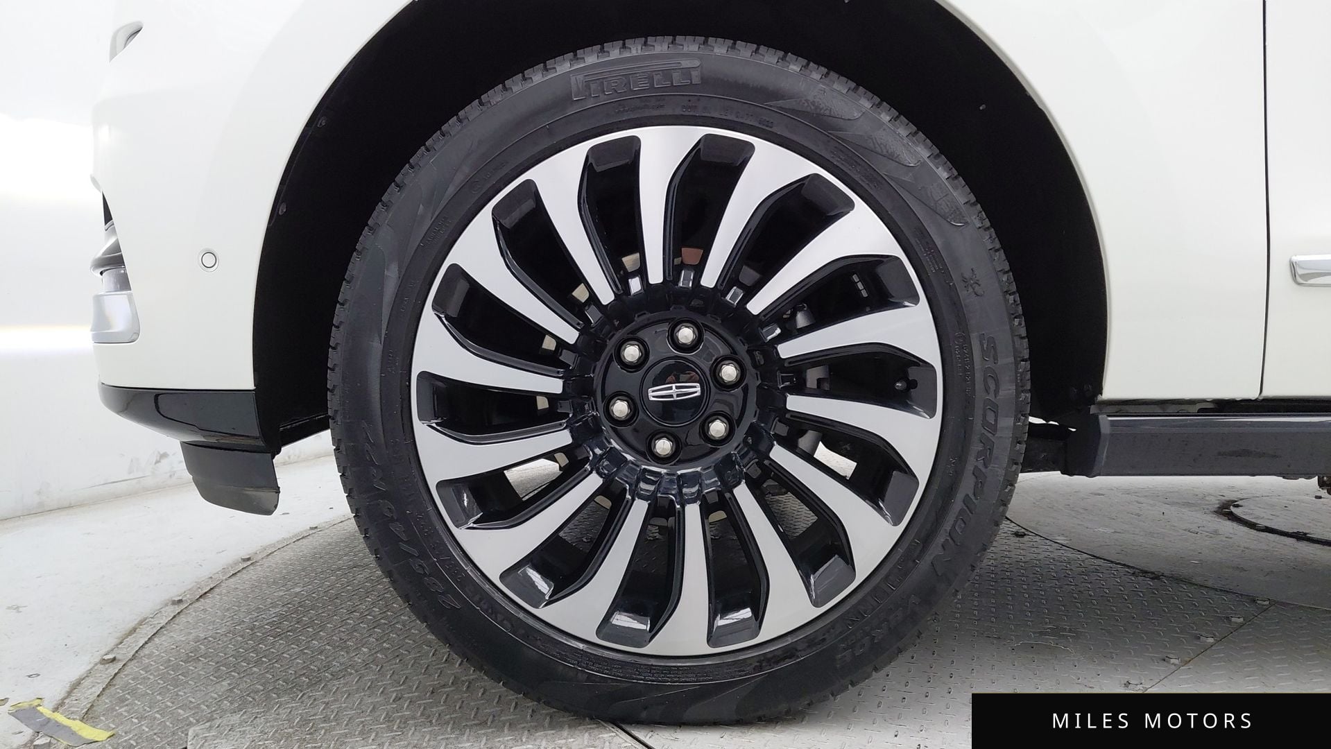 Lincoln Navigator 2023 — миниатюра 5