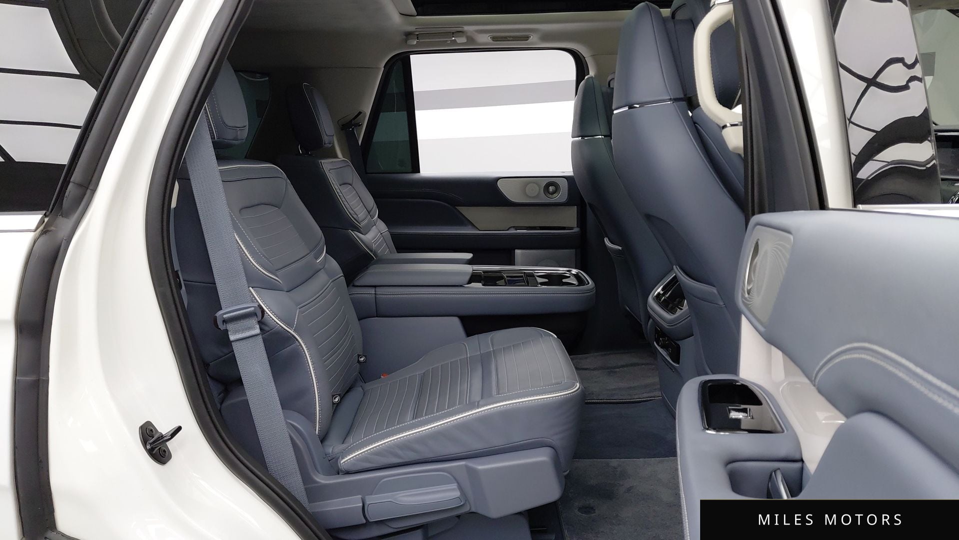 Lincoln Navigator 2023 — миниатюра 7