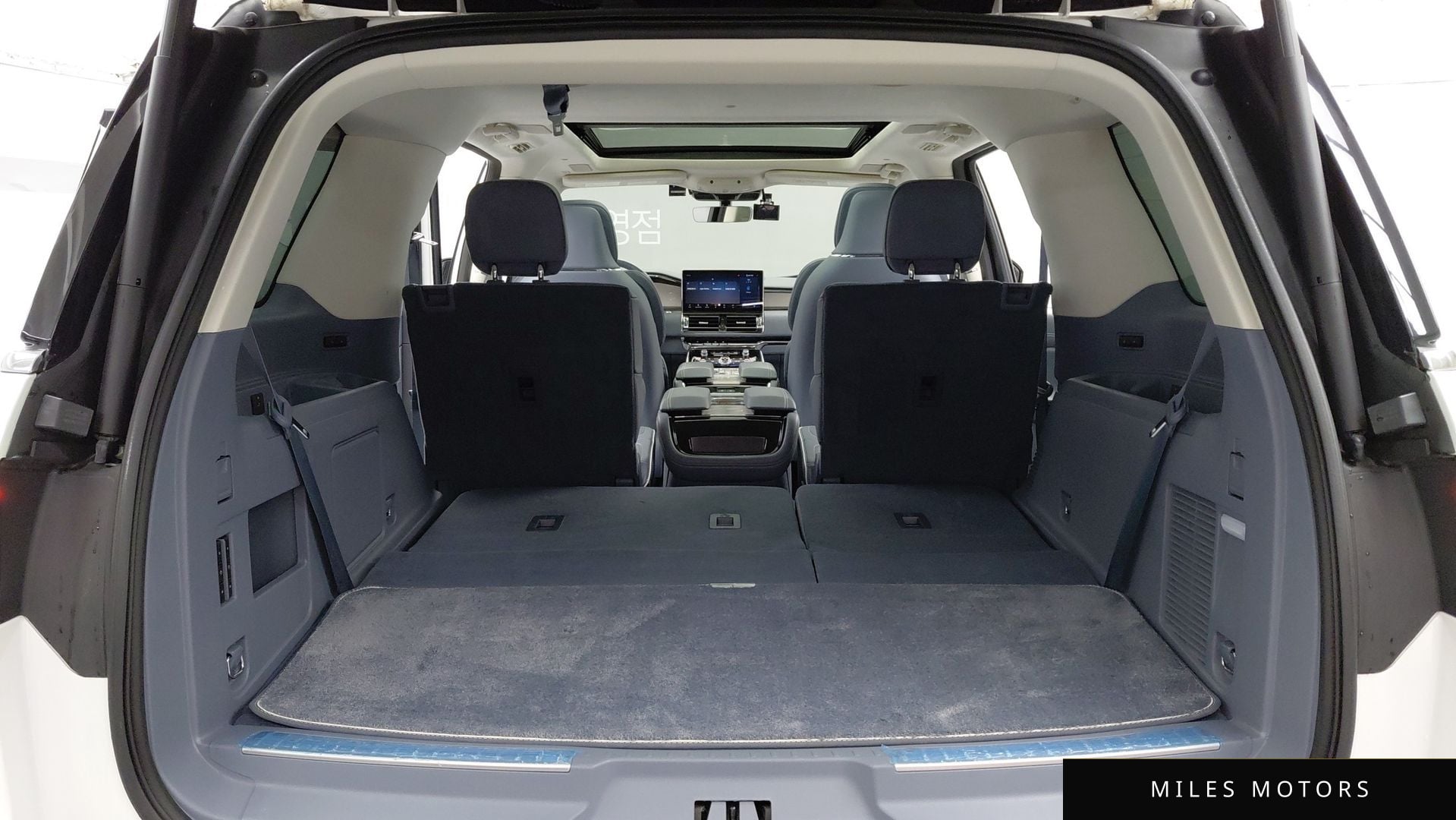 Lincoln Navigator 2023 — миниатюра 9