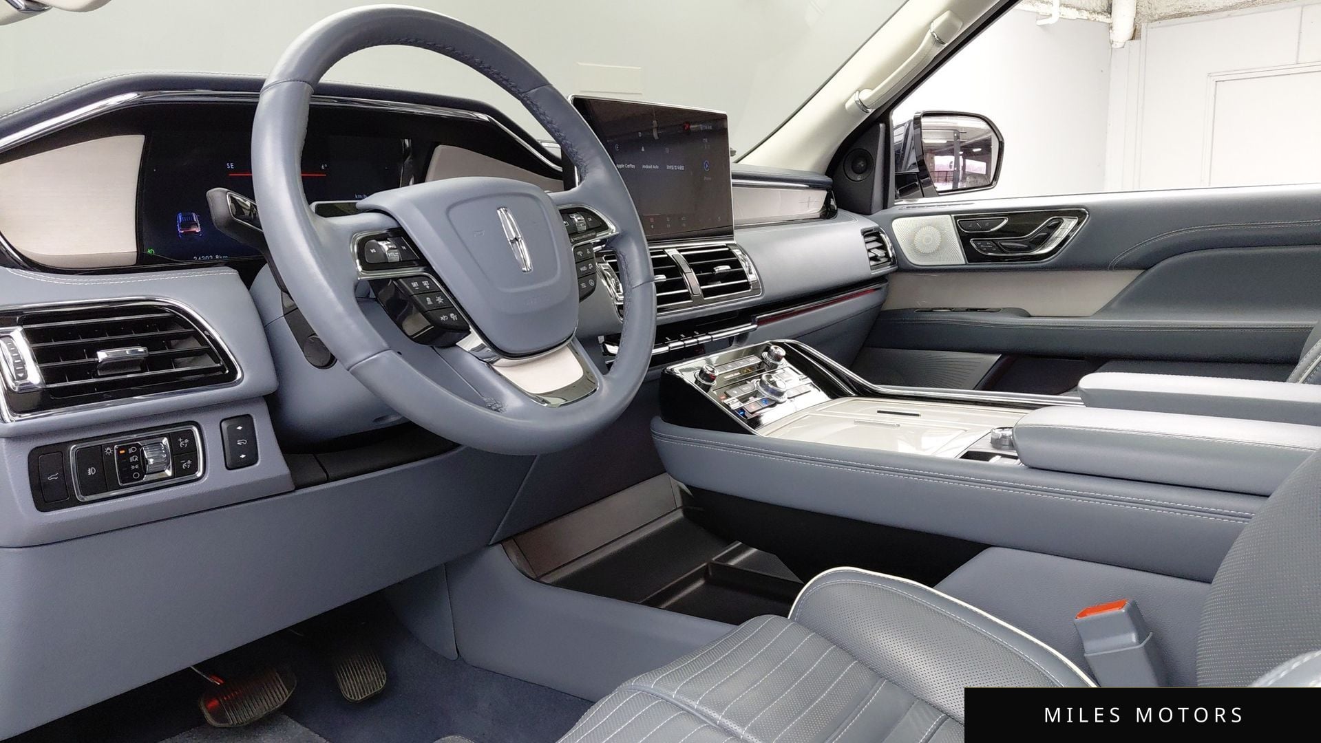 Lincoln Navigator 2023 — миниатюра 10