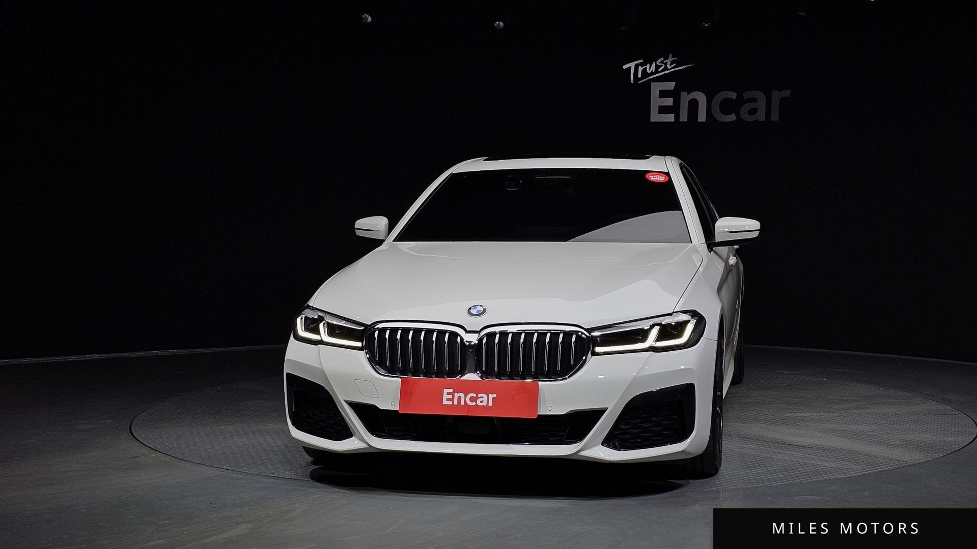 BMW 5 Series (G30) 2022 — миниатюра 3
