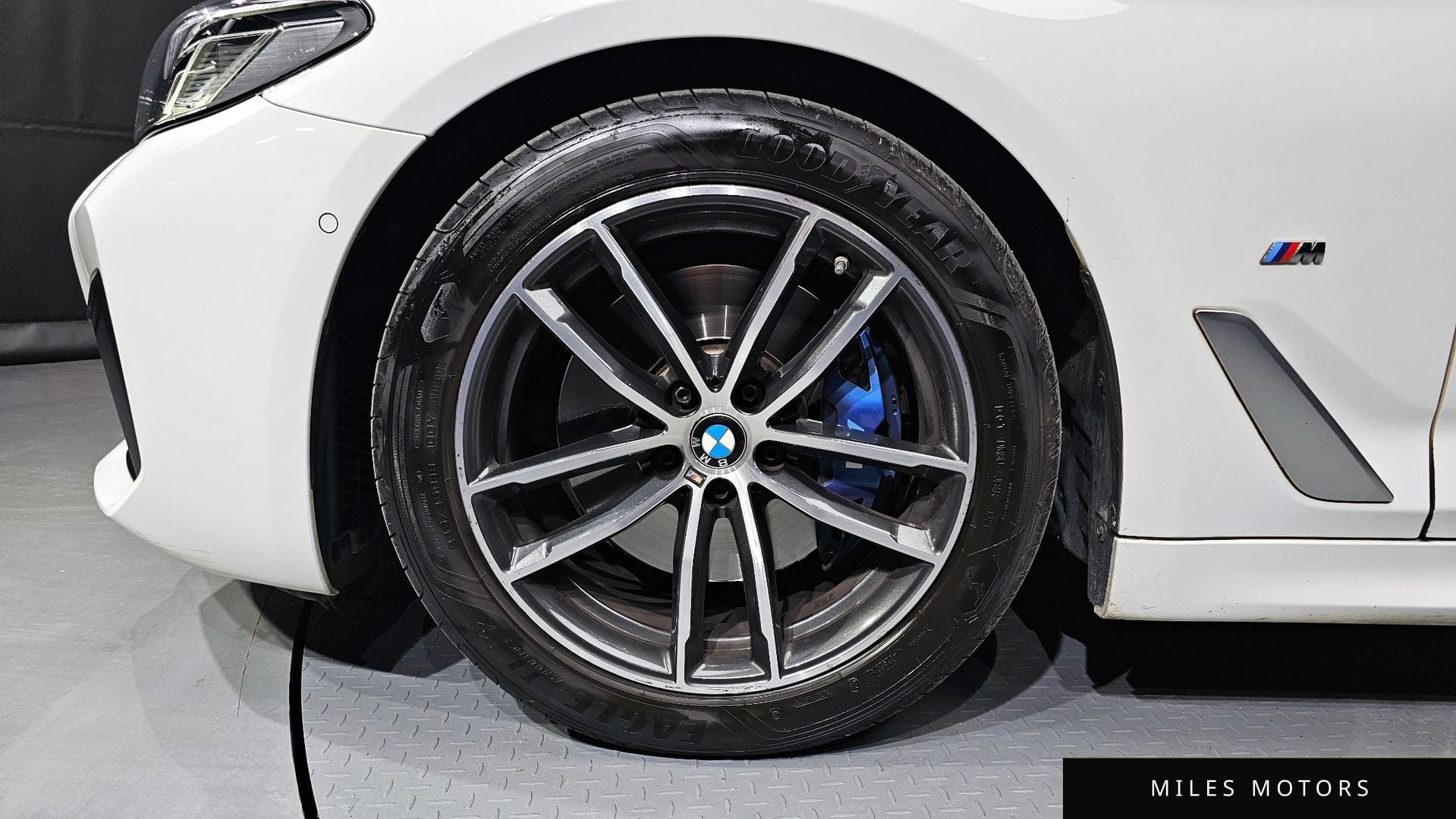 BMW 5 Series (G30) 2022 — миниатюра 5