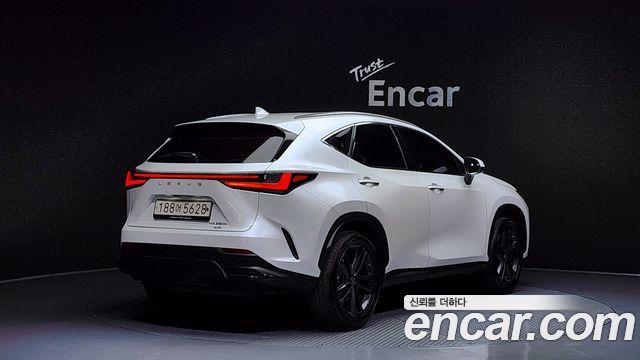 Лексус NX350h 2022 — миниатюра 2