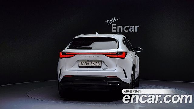 Лексус NX350h 2022 — миниатюра 4