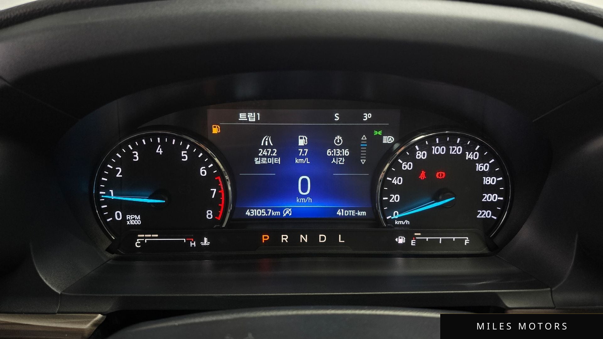 Ford Explorer 2022 — миниатюра 8