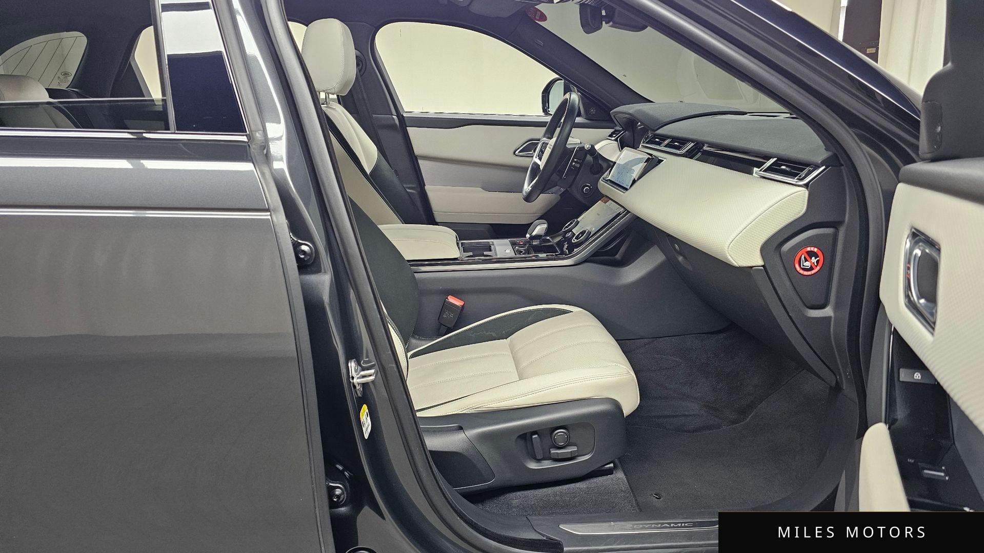 Land Rover Range Rover Velar 2023 — миниатюра 11