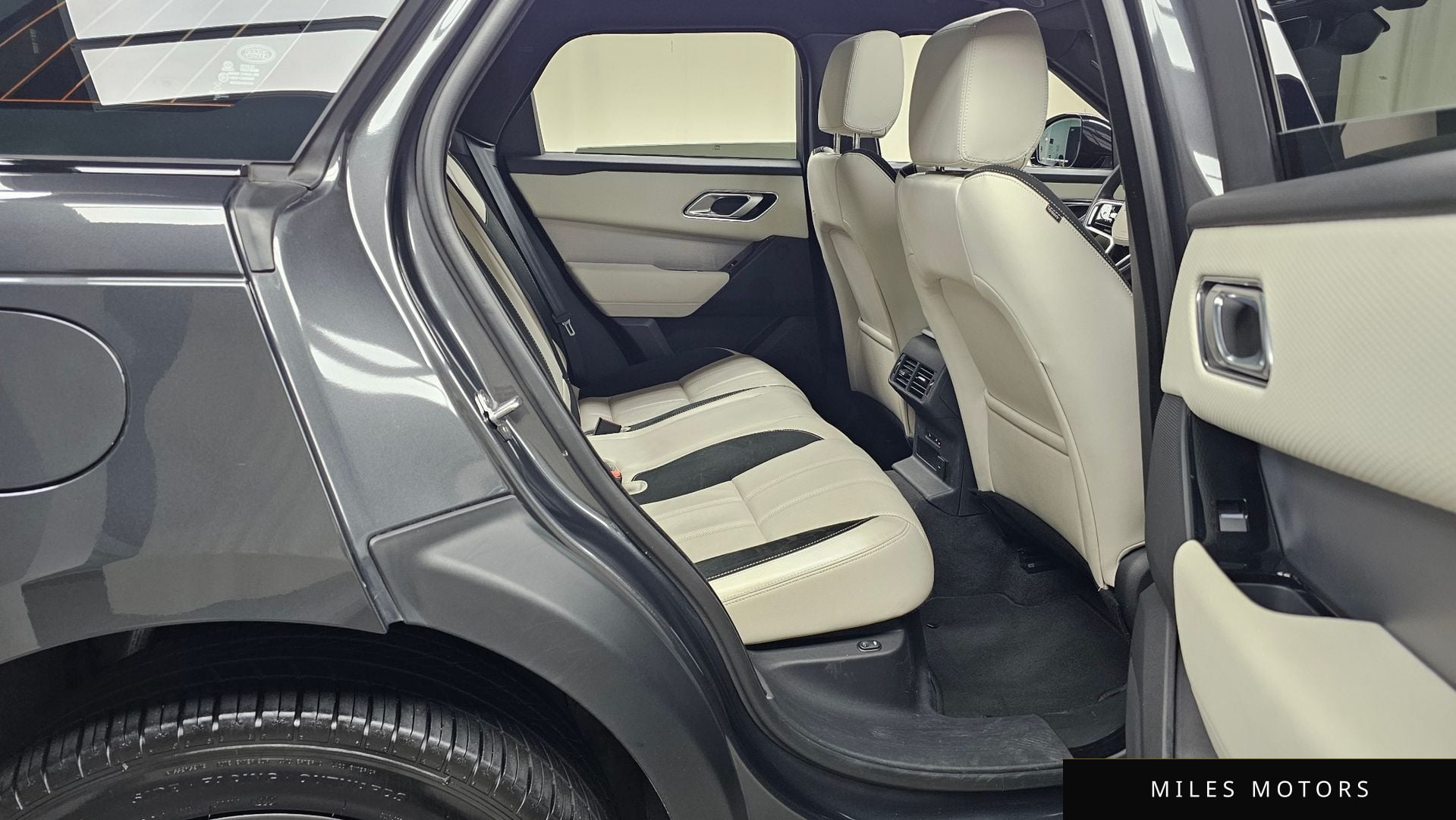 Land Rover Range Rover Velar 2023 — миниатюра 12