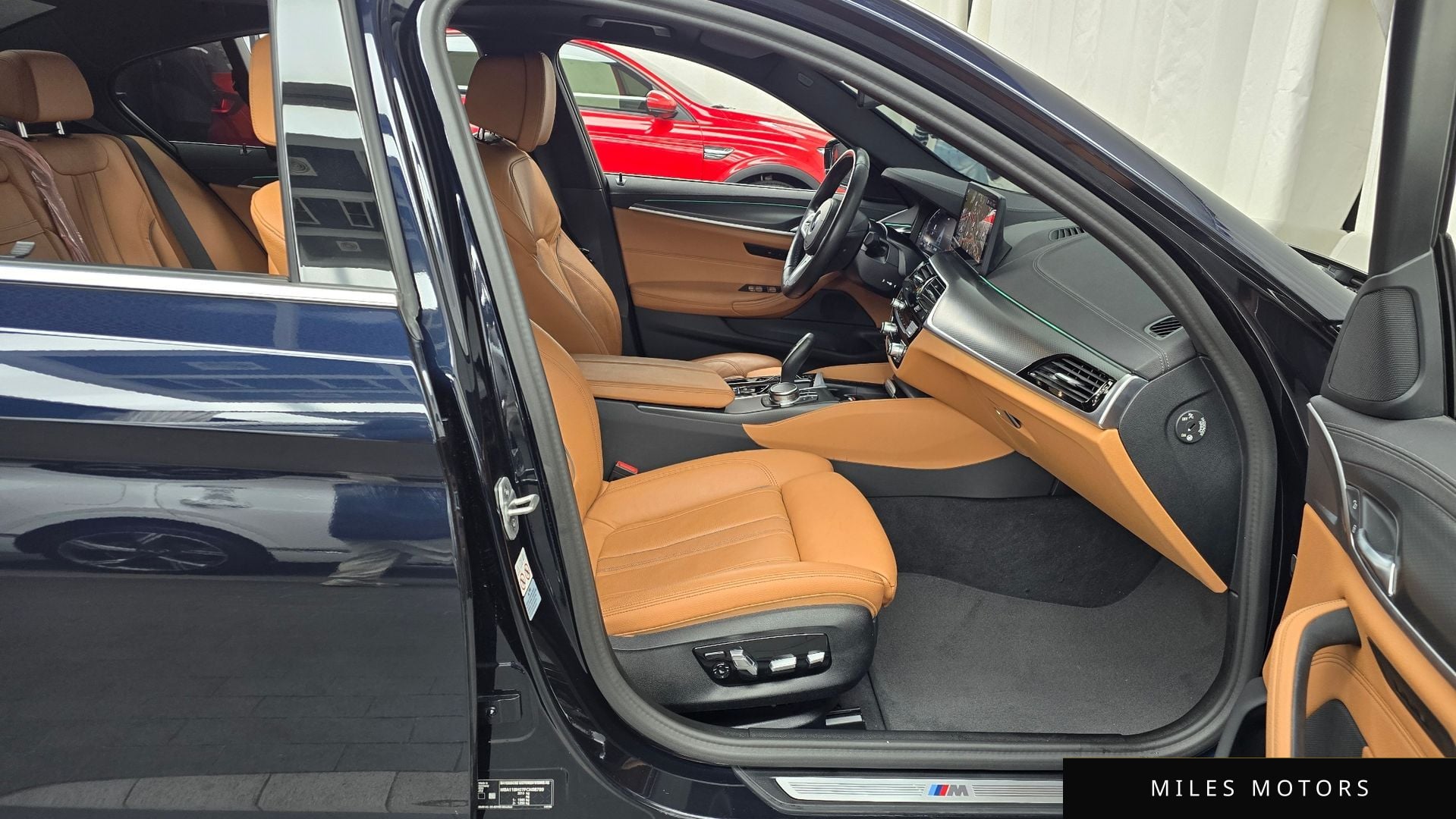 BMW 5 Series (G30) 2023 — миниатюра 11