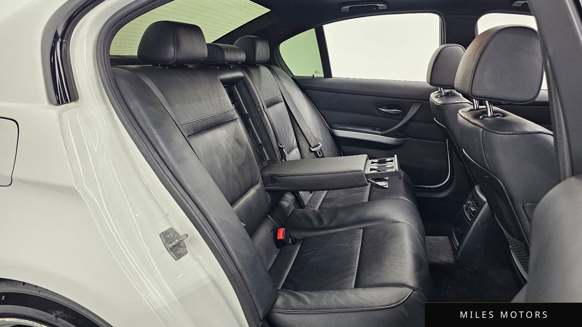 BMW 3 Series (E90) 2011 — миниатюра 12
