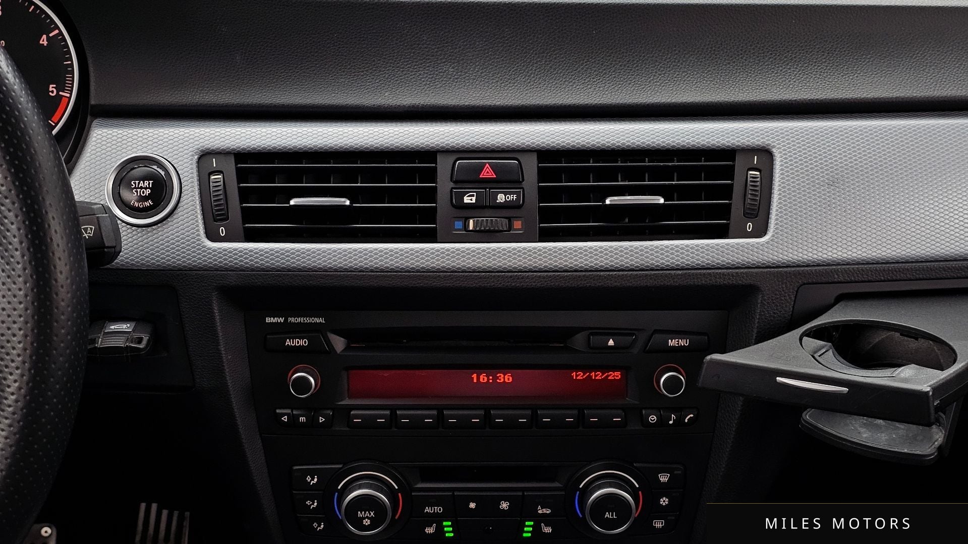 BMW 3 Series (E90) 2011 — миниатюра 14