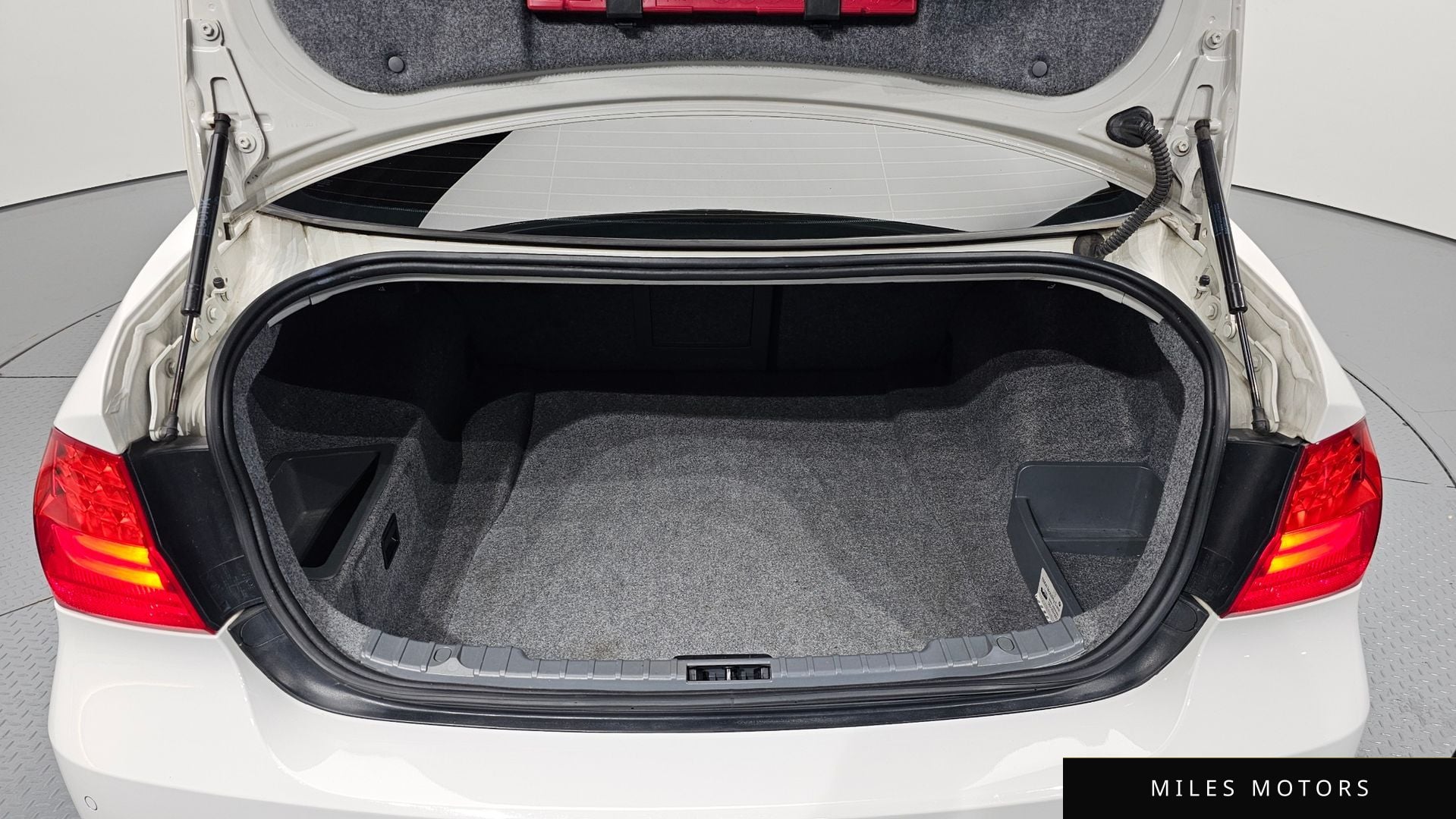 BMW 3 Series (E90) 2011 — миниатюра 20