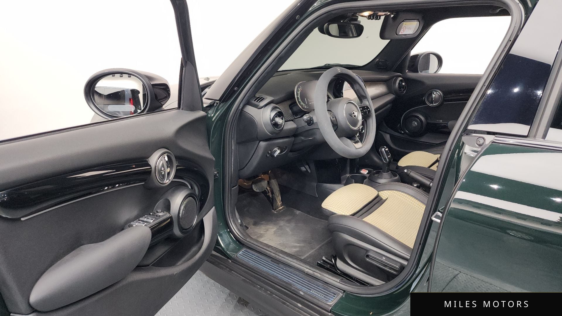 MINI Cooper S 2023 — миниатюра 10