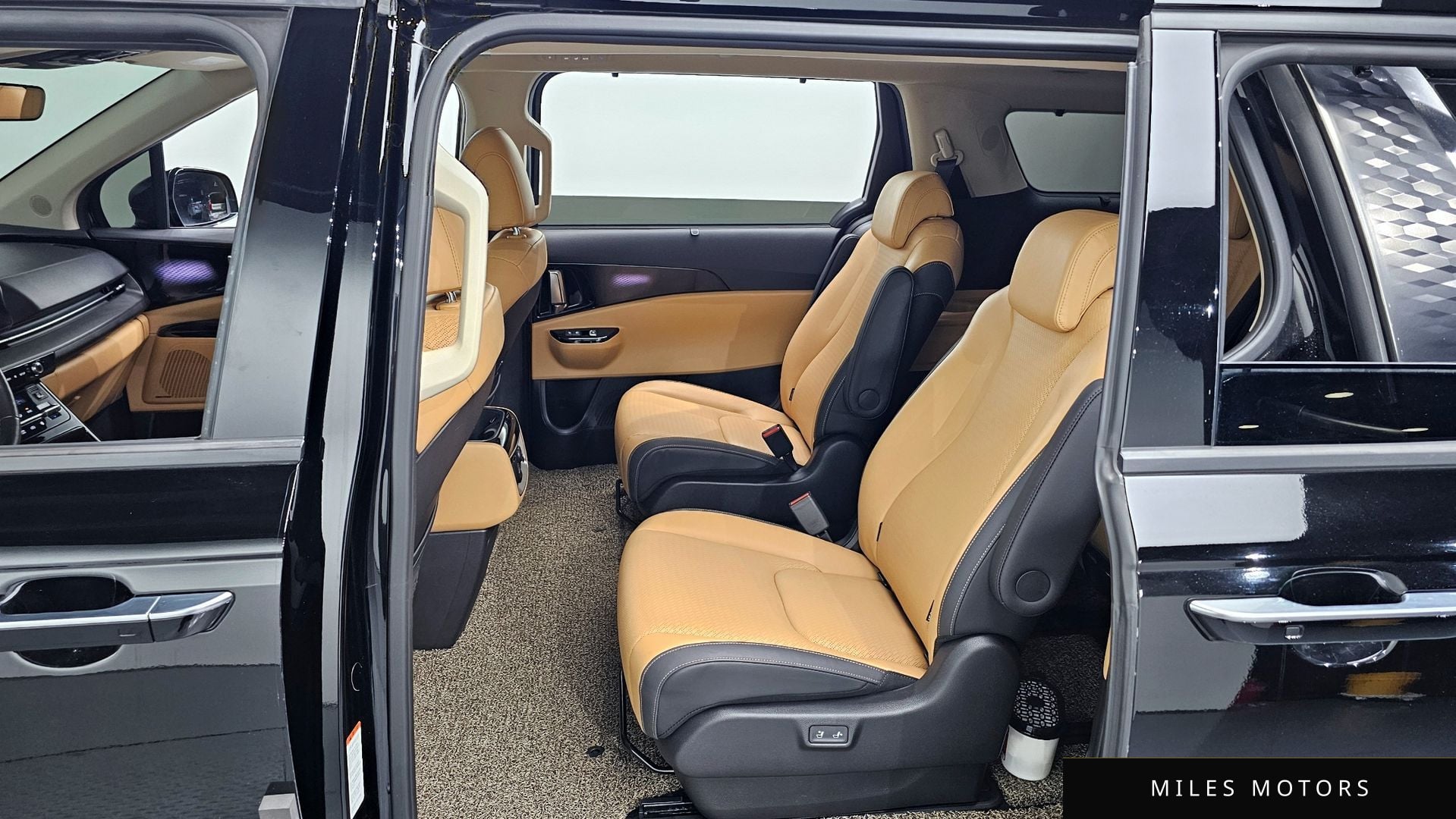 Kia Carnival 2023 — миниатюра 11