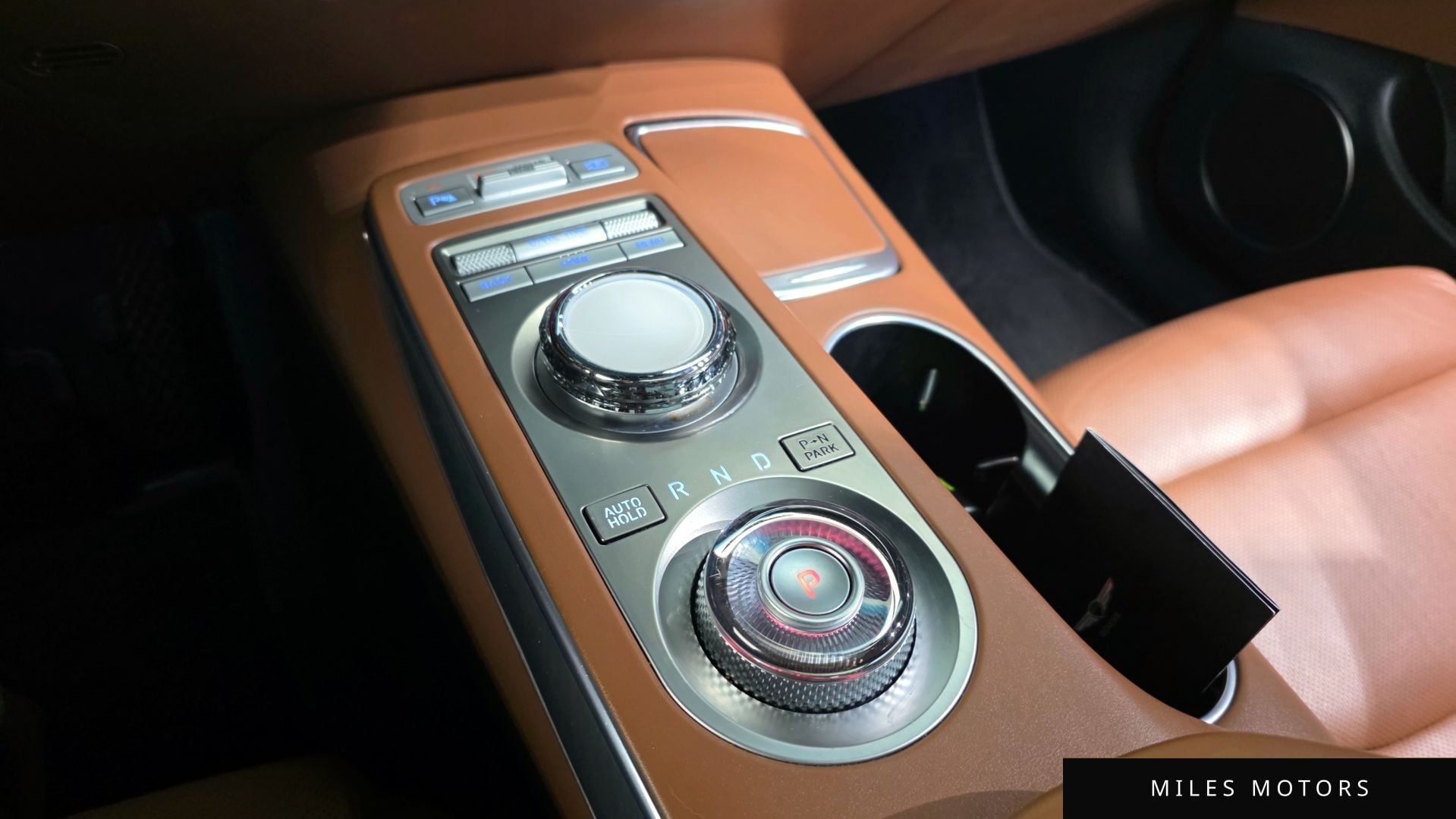 Genesis GV70 2022 — миниатюра 9