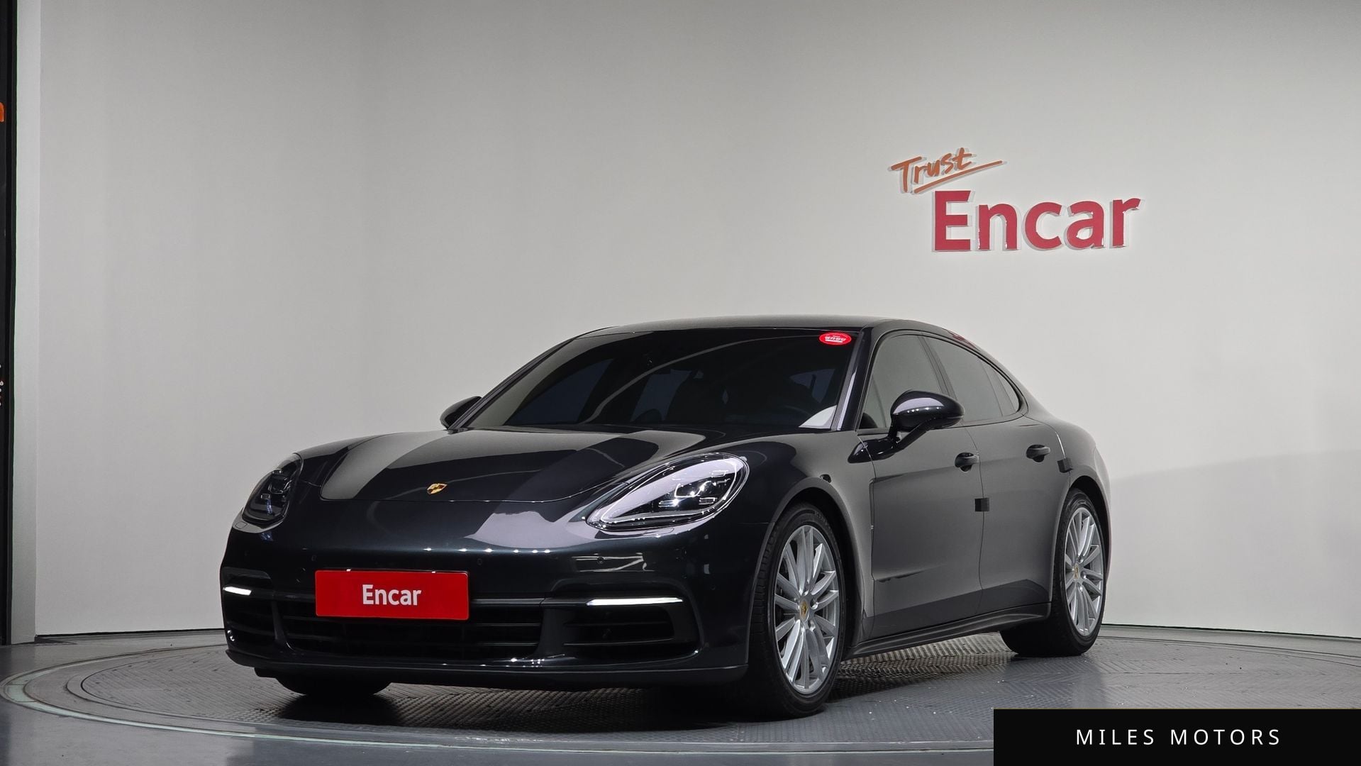 Porsche Panamera 2018 — фото 1 из 12