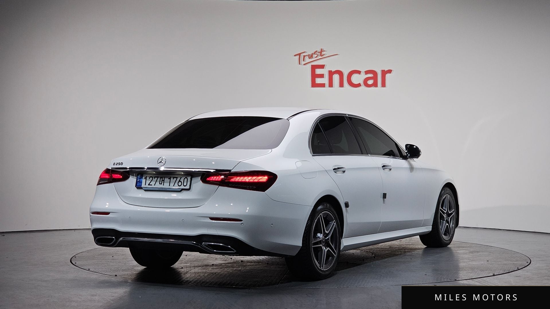 Mercedes-Benz E-Class W213 2023 — миниатюра 2