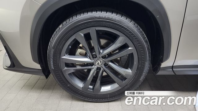 Лексус NX350h 2024 — миниатюра 5