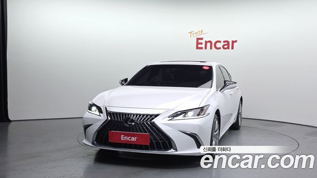 Лексус ES300h 2023 — миниатюра 3