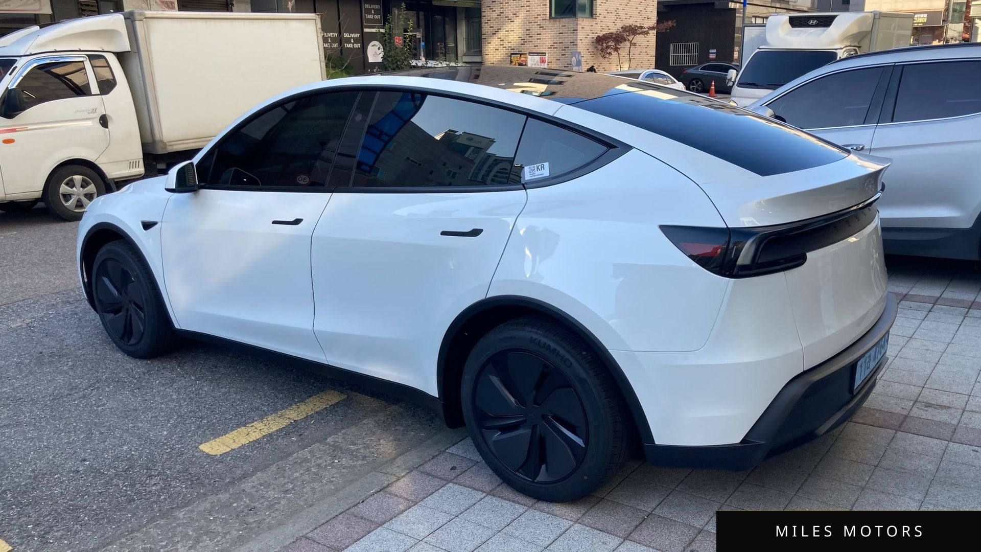 Tesla Model Y 2025 — миниатюра 4