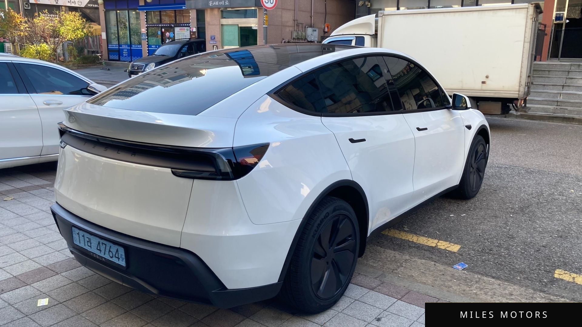 Tesla Model Y 2025 — миниатюра 5