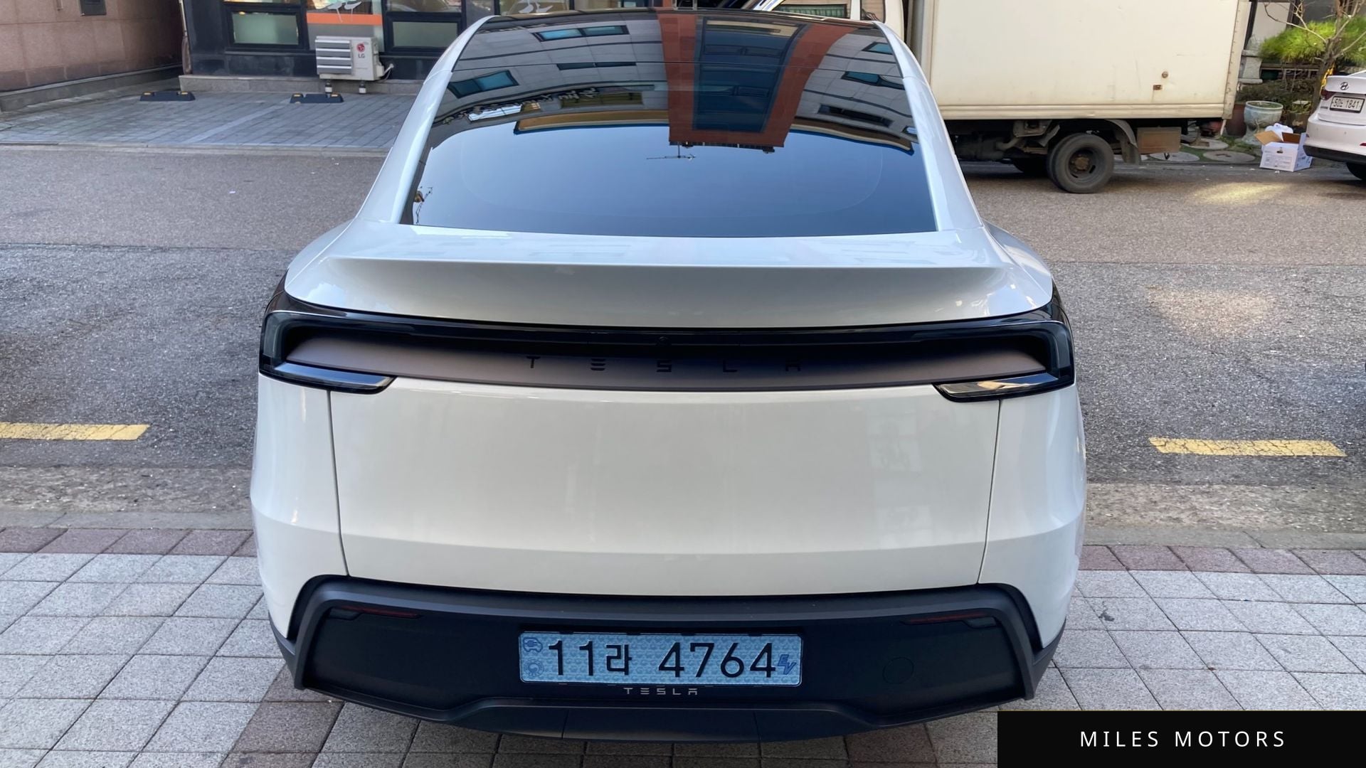Tesla Model Y 2025 — миниатюра 6