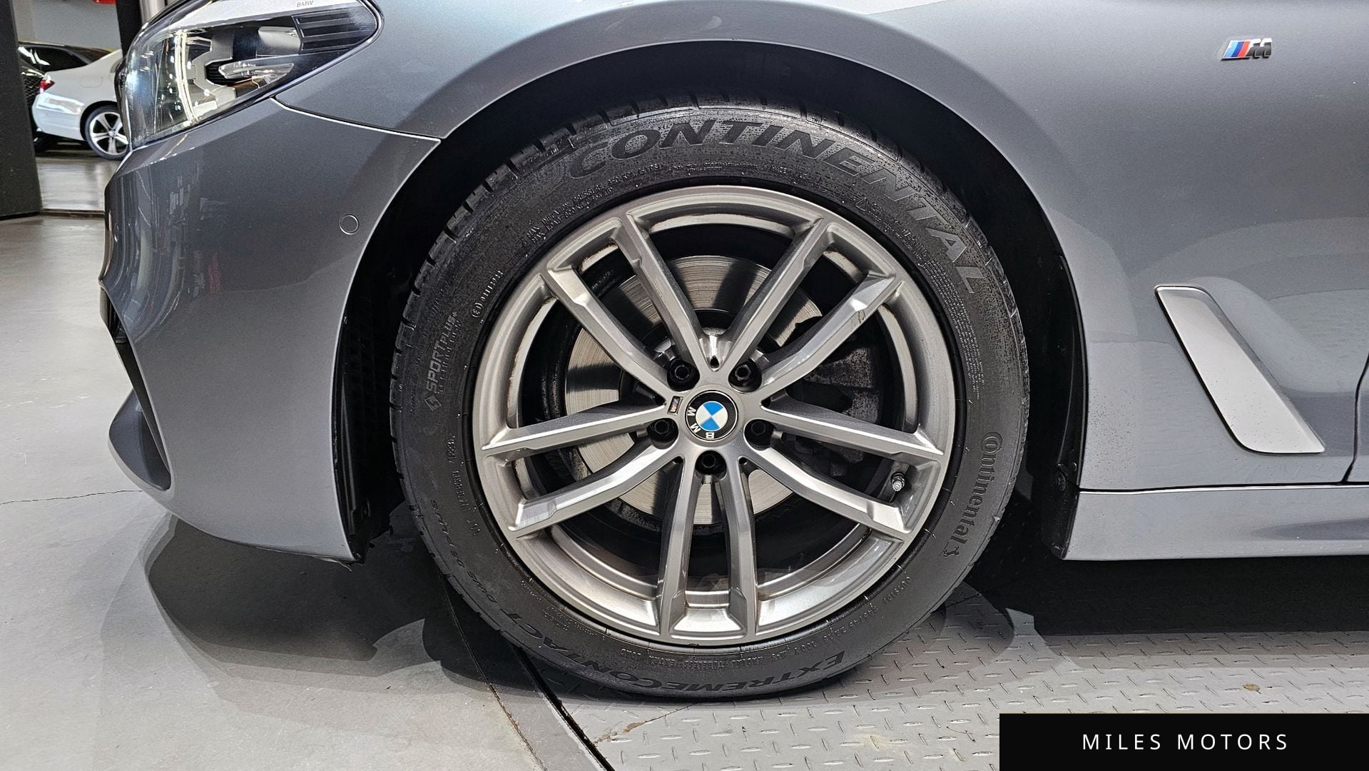 BMW 5 Series (G30) 2018 — миниатюра 5