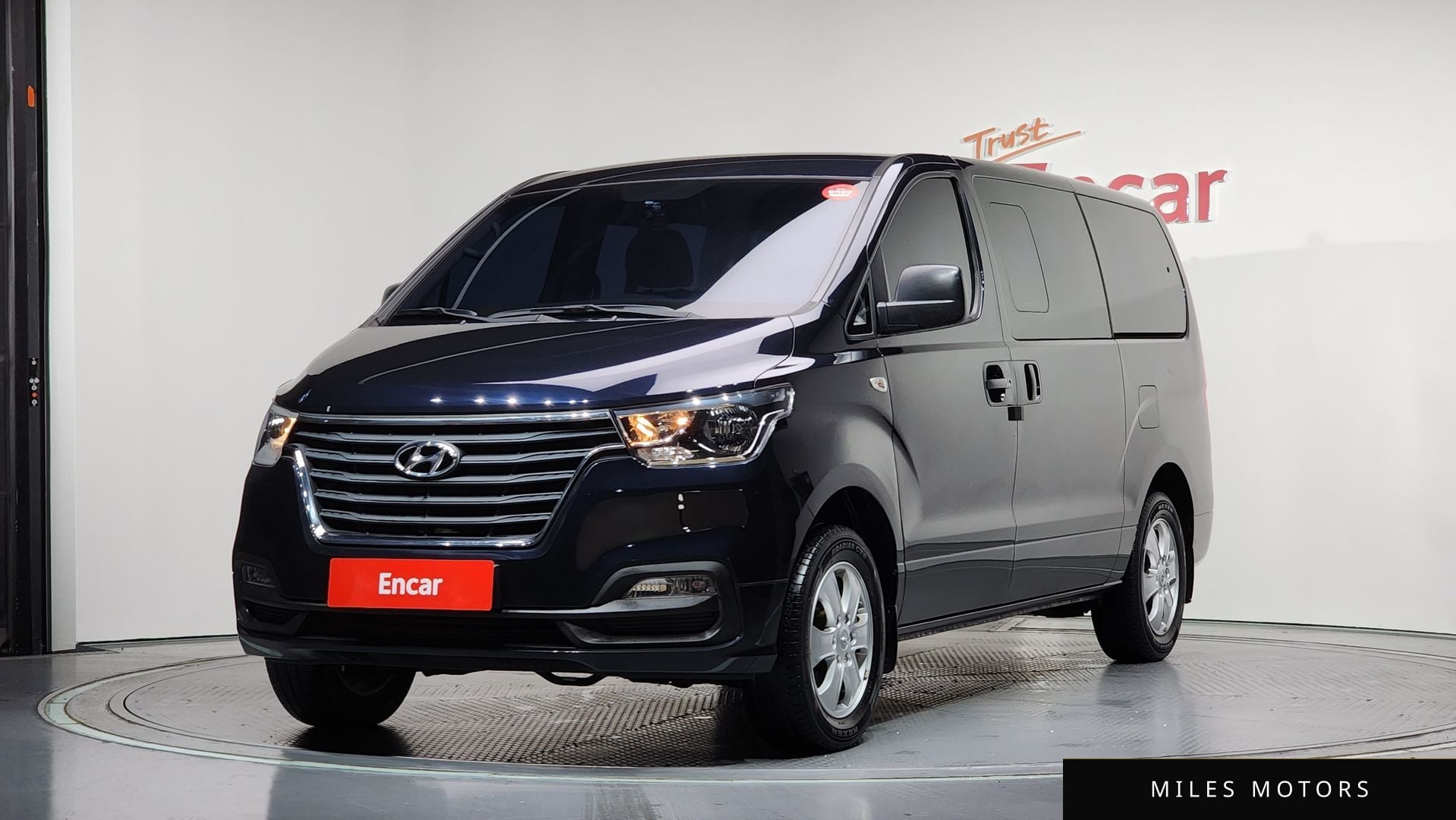 Hyundai Starex 2021 — фото 1 из 12