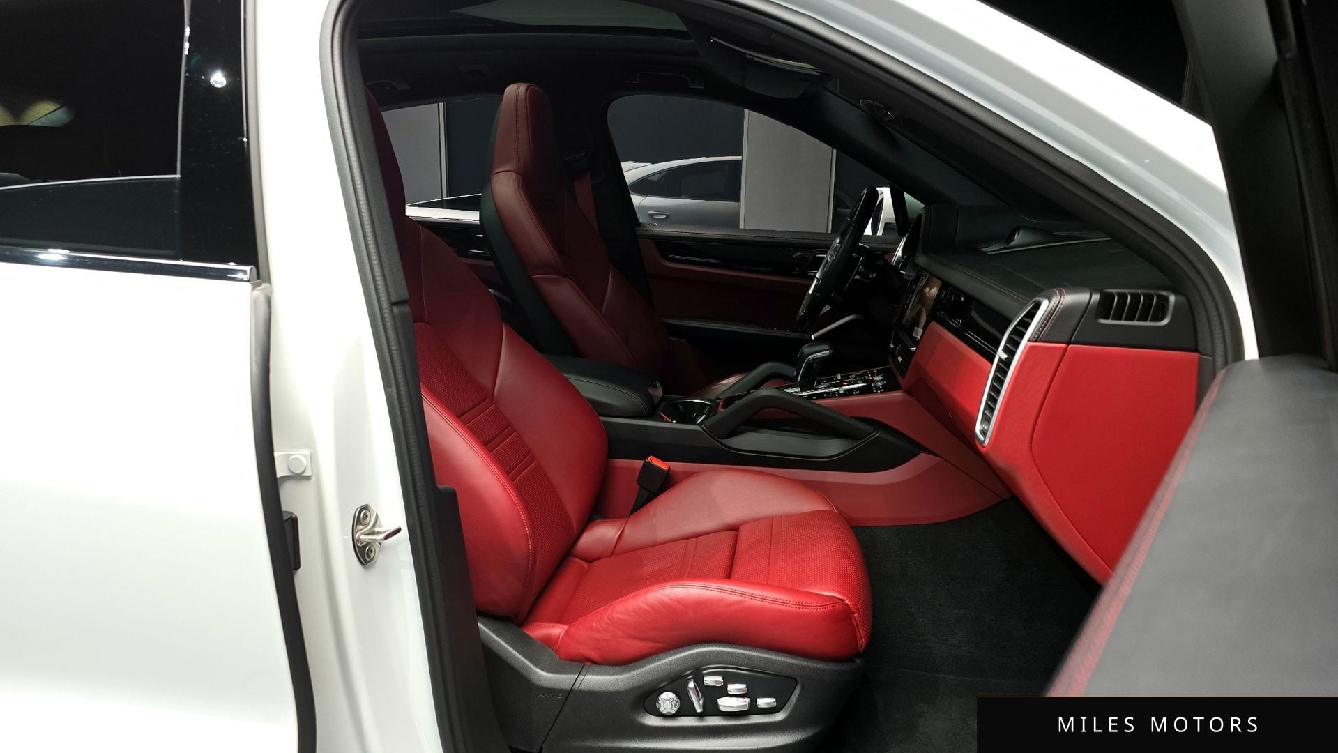 Porsche Cayenne 2021 — миниатюра 10