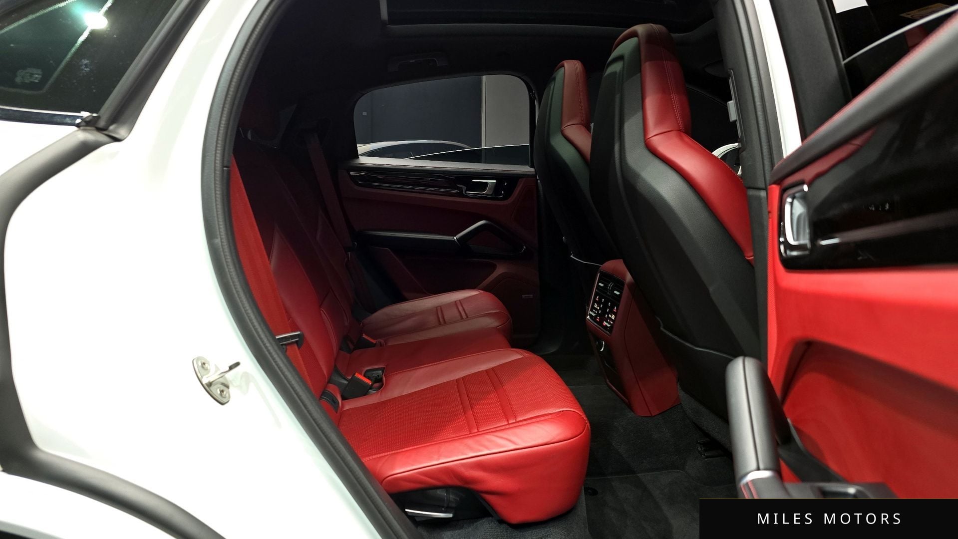 Porsche Cayenne 2021 — миниатюра 12