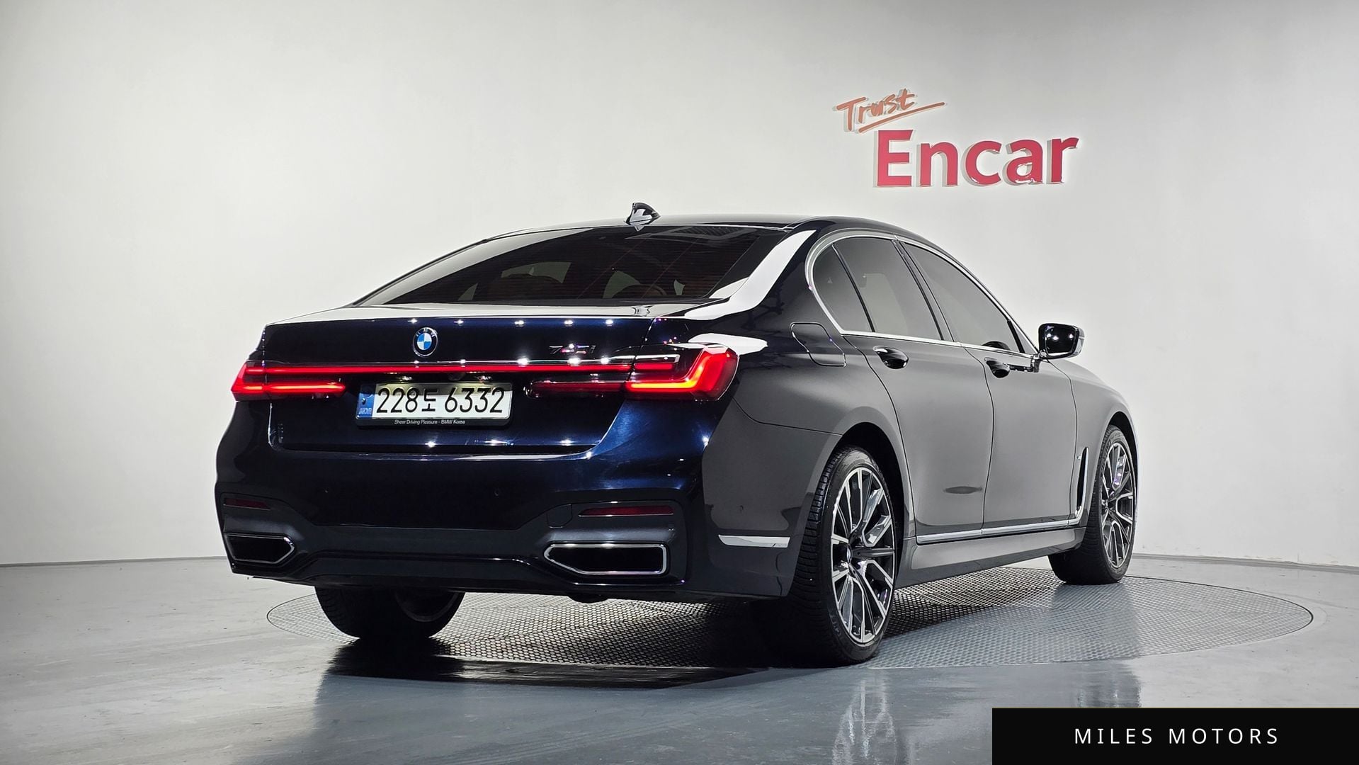 BMW 7 Series (G11) 2021 — миниатюра 2
