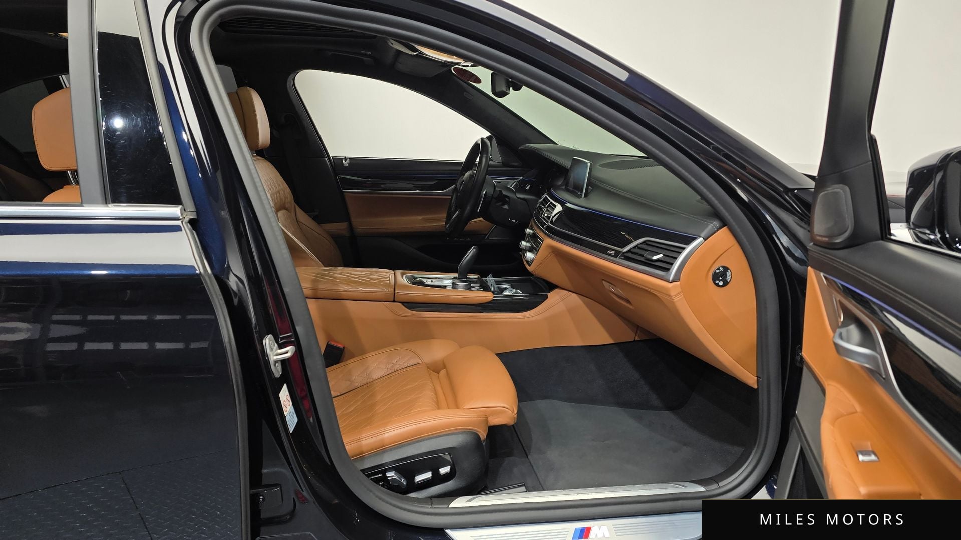 BMW 7 Series (G11) 2021 — миниатюра 11