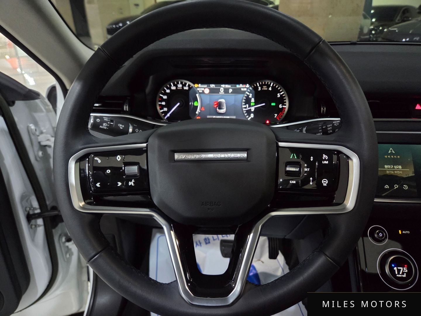 Land Rover Range Rover Evoque 2023 — миниатюра 9