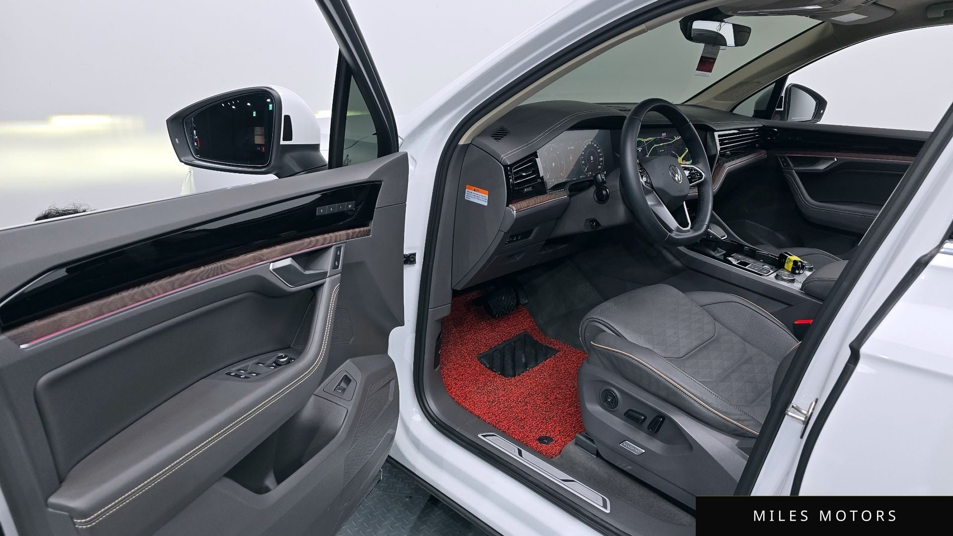 Volkswagen Touareg 2023 — миниатюра 10