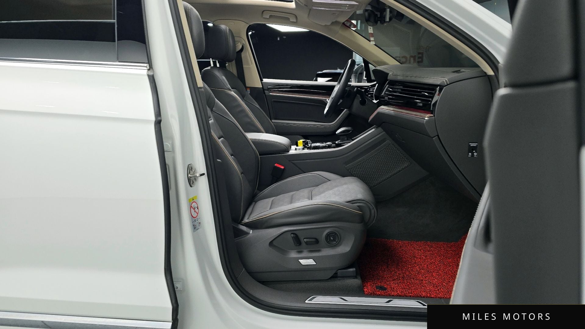 Volkswagen Touareg 2023 — миниатюра 11
