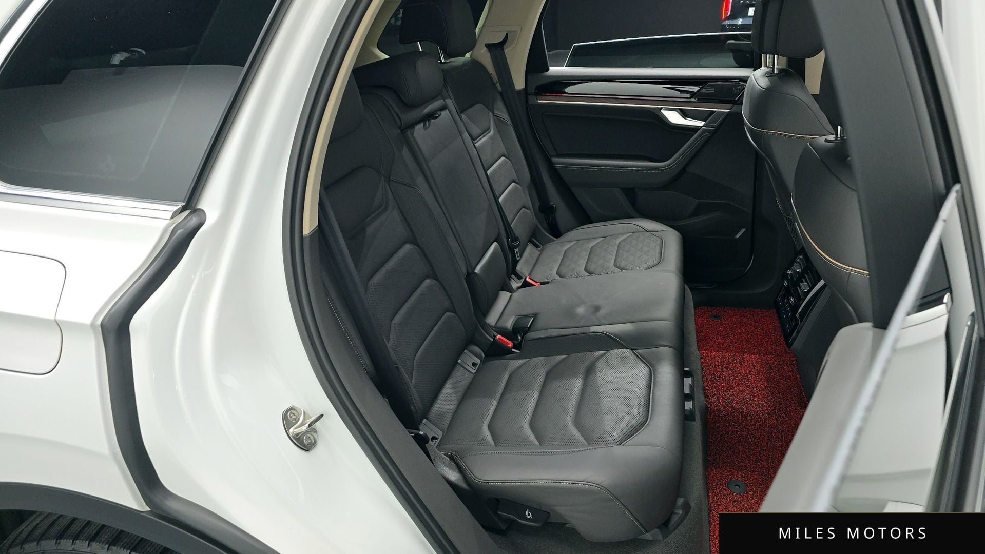 Volkswagen Touareg 2023 — миниатюра 12