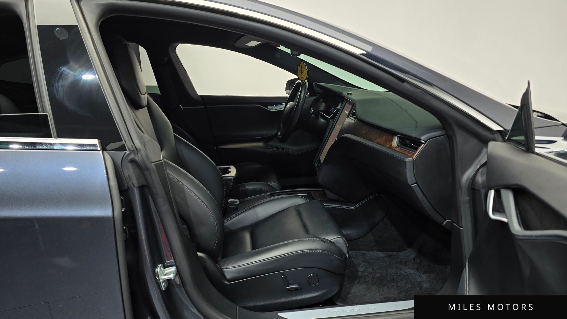 Tesla Model S 2019 — миниатюра 11