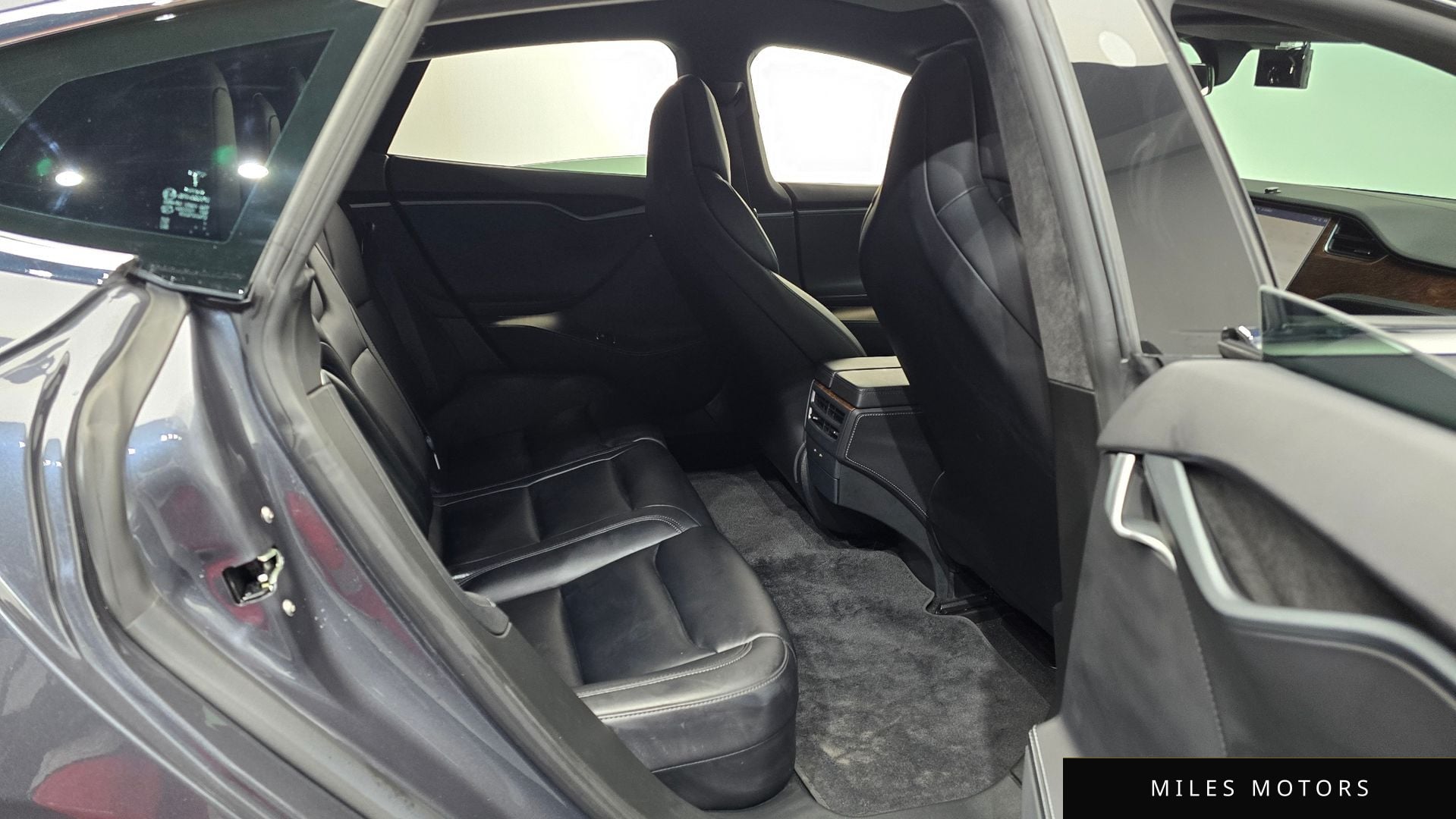 Tesla Model S 2019 — миниатюра 12
