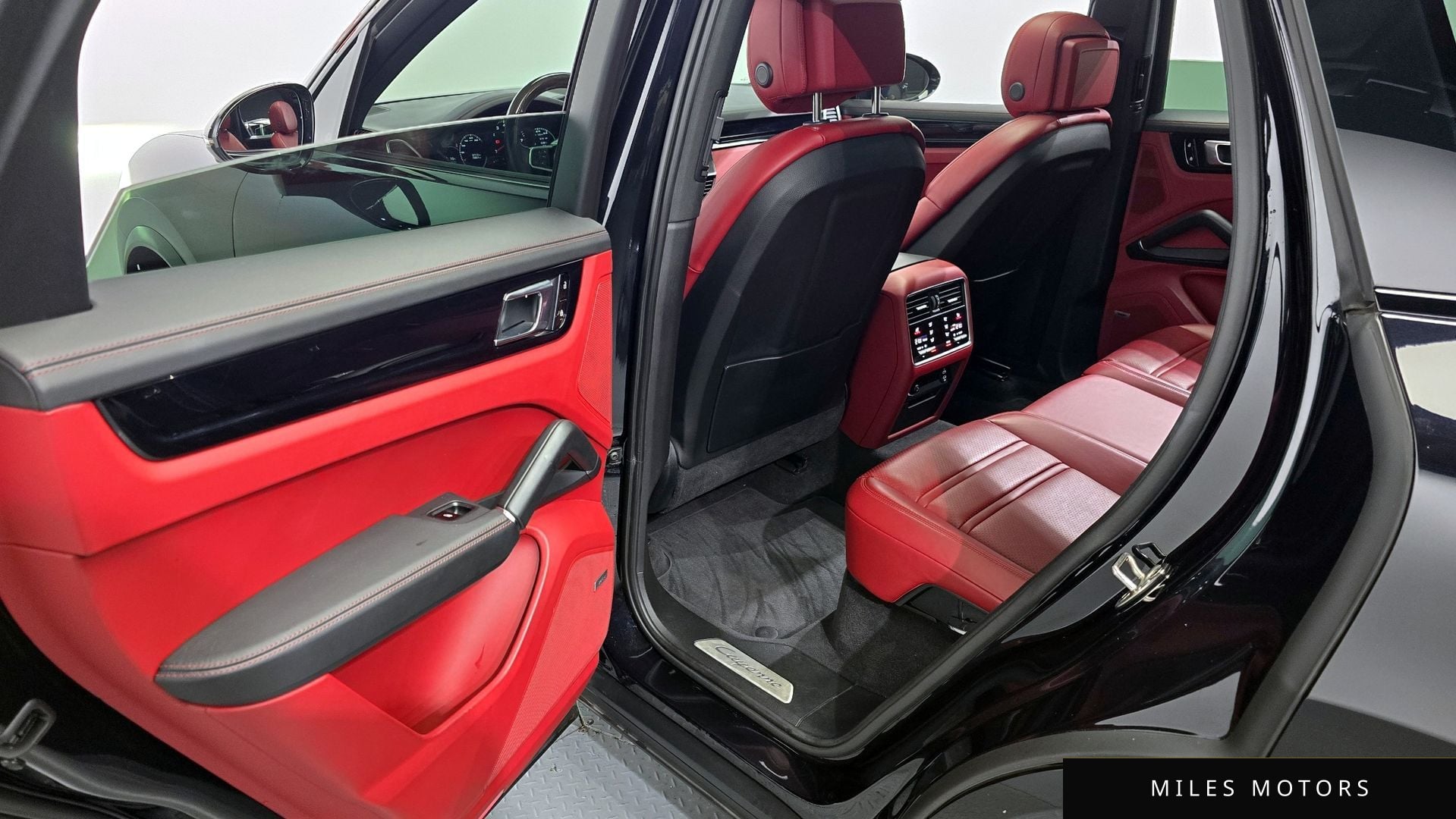 Porsche Cayenne 2021 — миниатюра 11