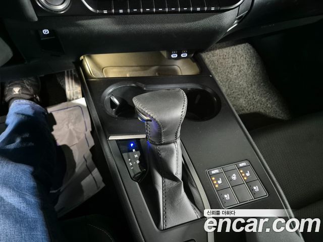 Лексус UX250h 2024 — миниатюра 9