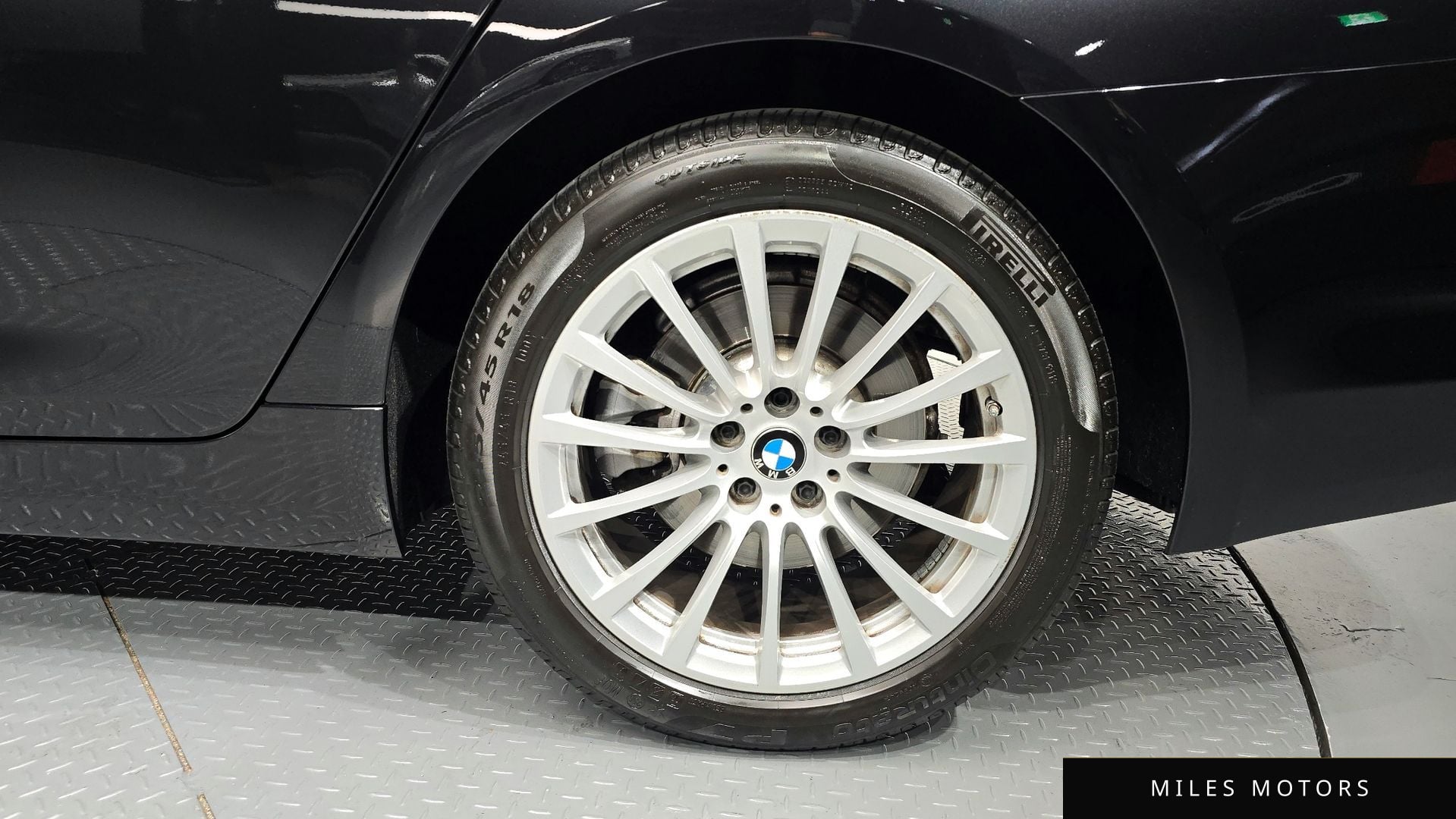 BMW 5 Series (G30) 2020 — миниатюра 5
