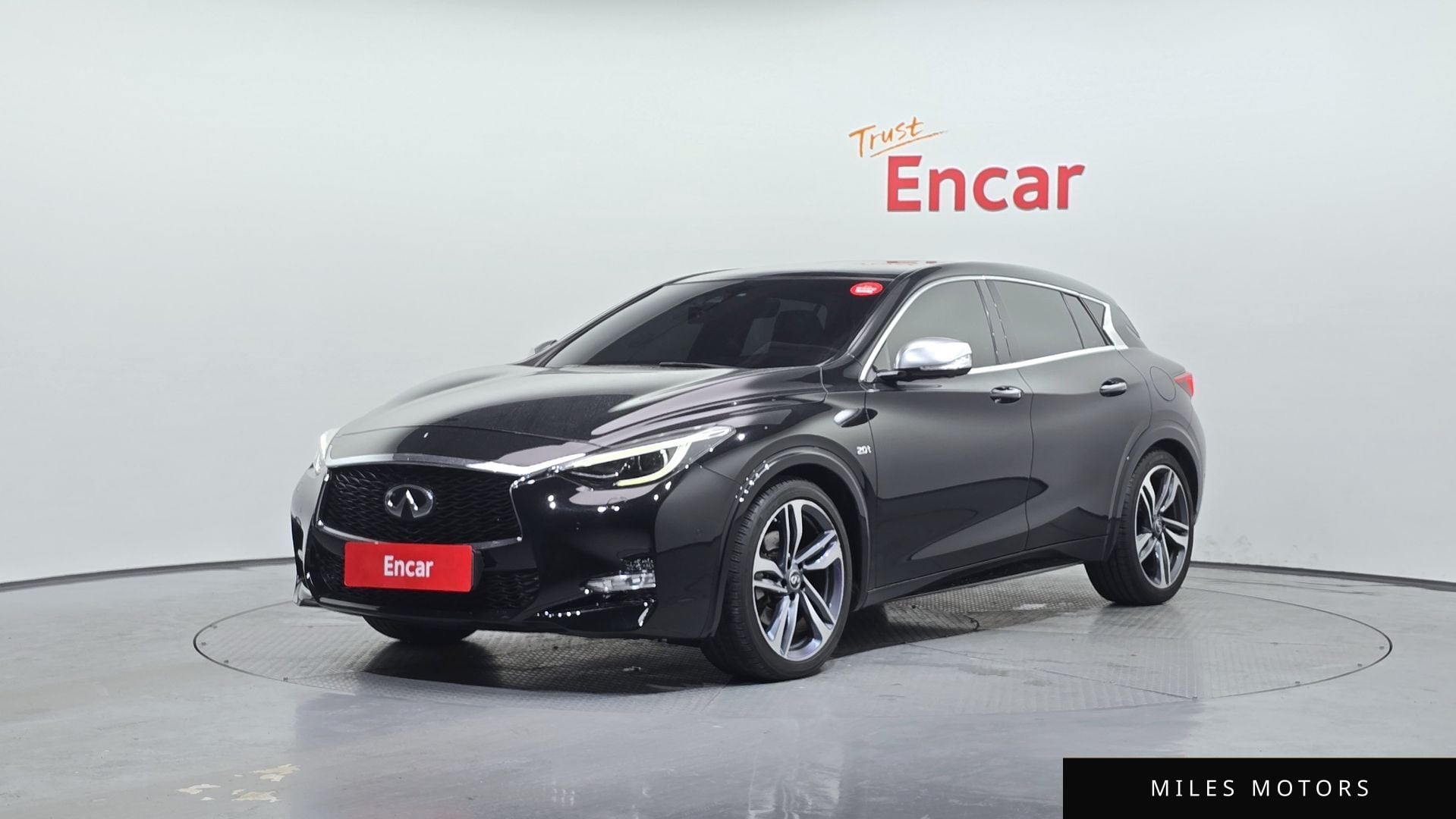 Infiniti Q30 2017 — фото 1 из 12