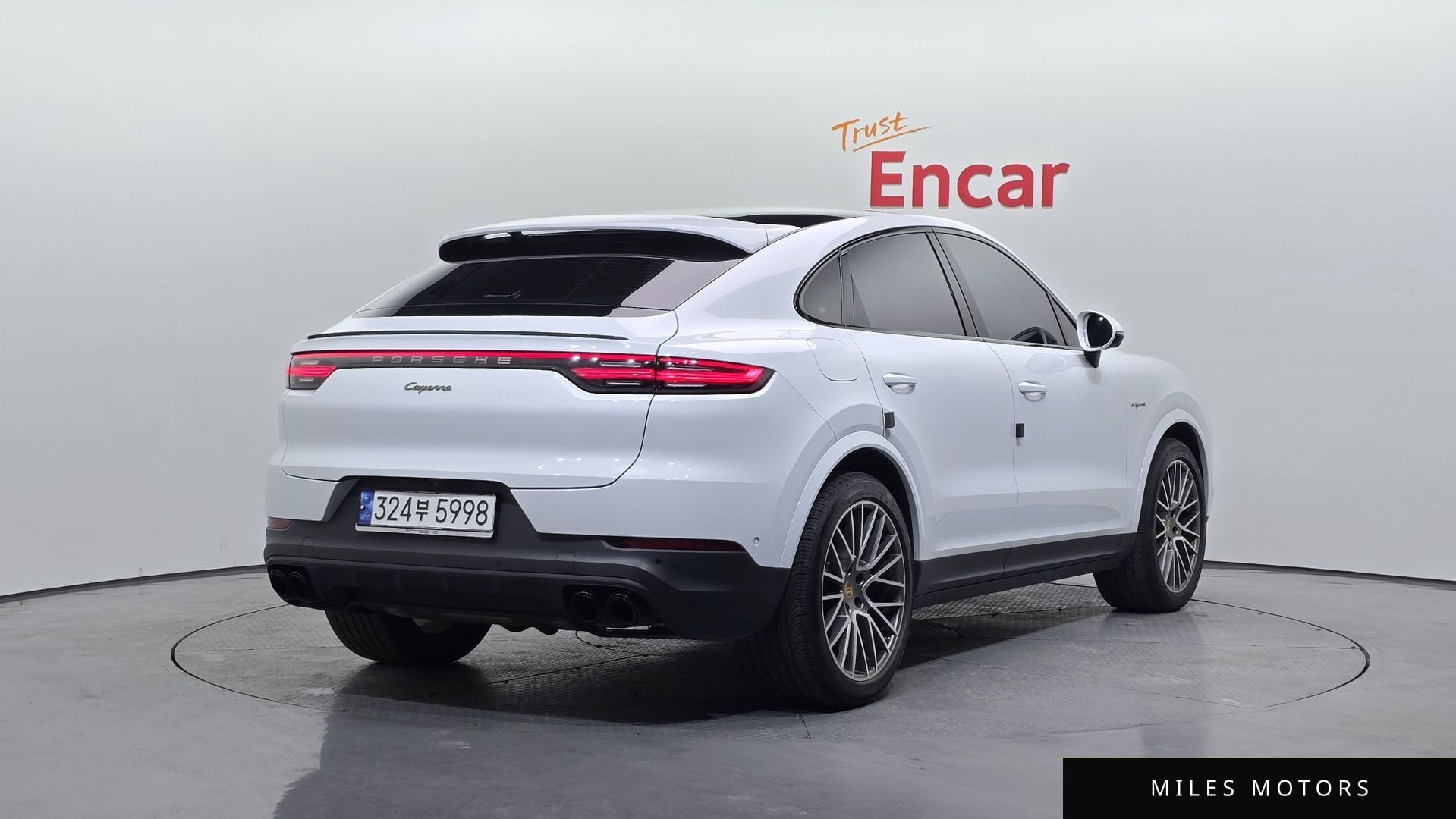 Porsche Cayenne 2023 — миниатюра 2
