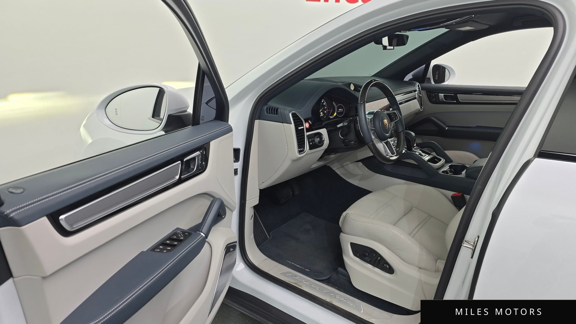 Porsche Cayenne 2023 — миниатюра 10