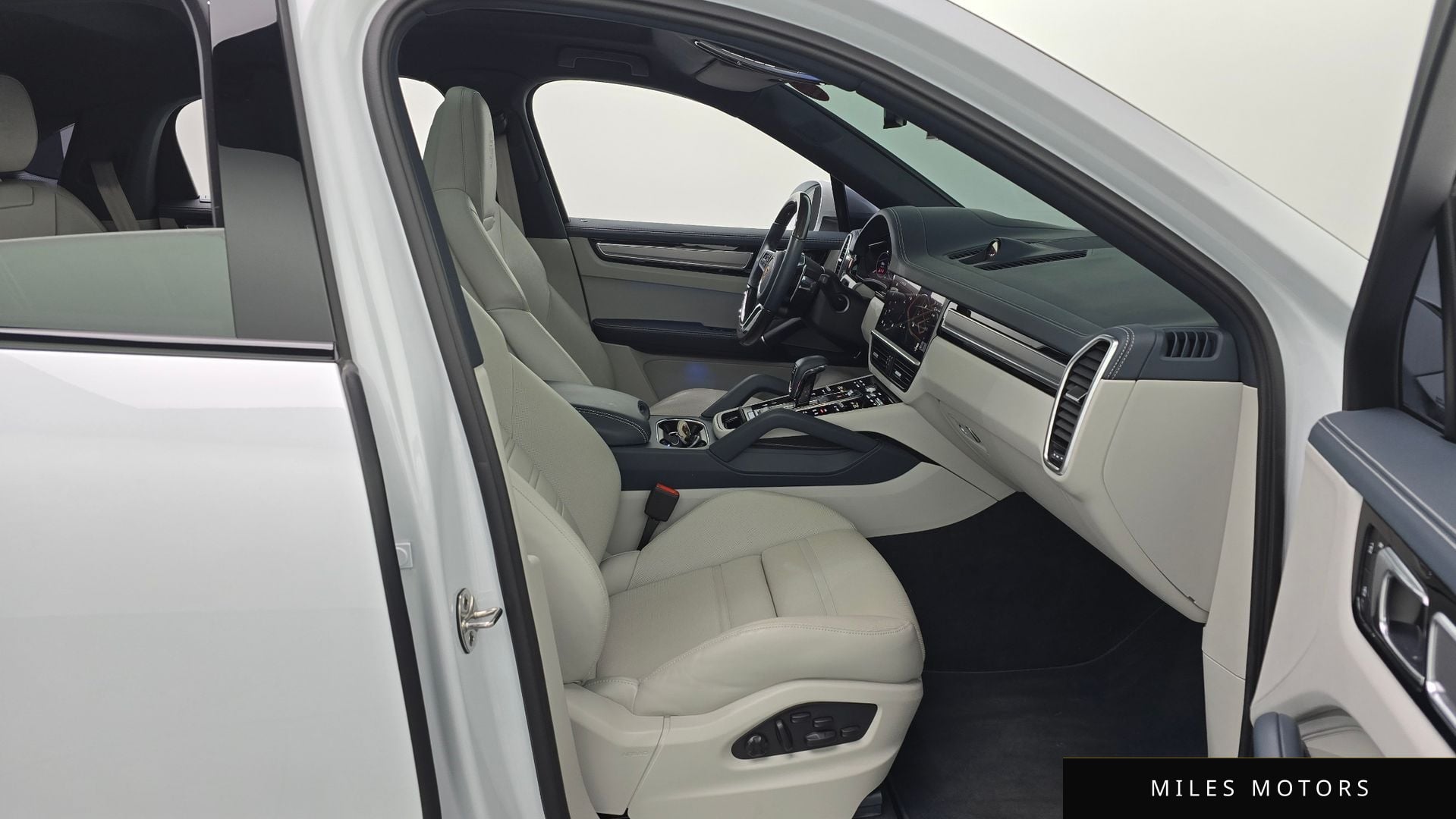 Porsche Cayenne 2023 — миниатюра 11