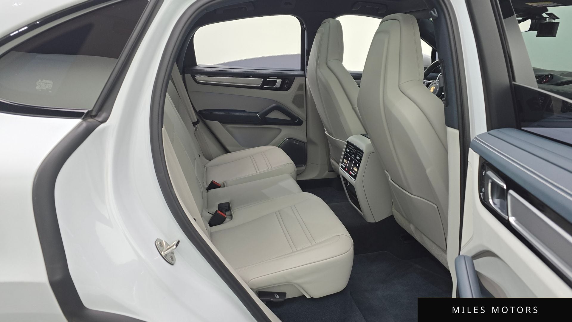 Porsche Cayenne 2023 — миниатюра 12