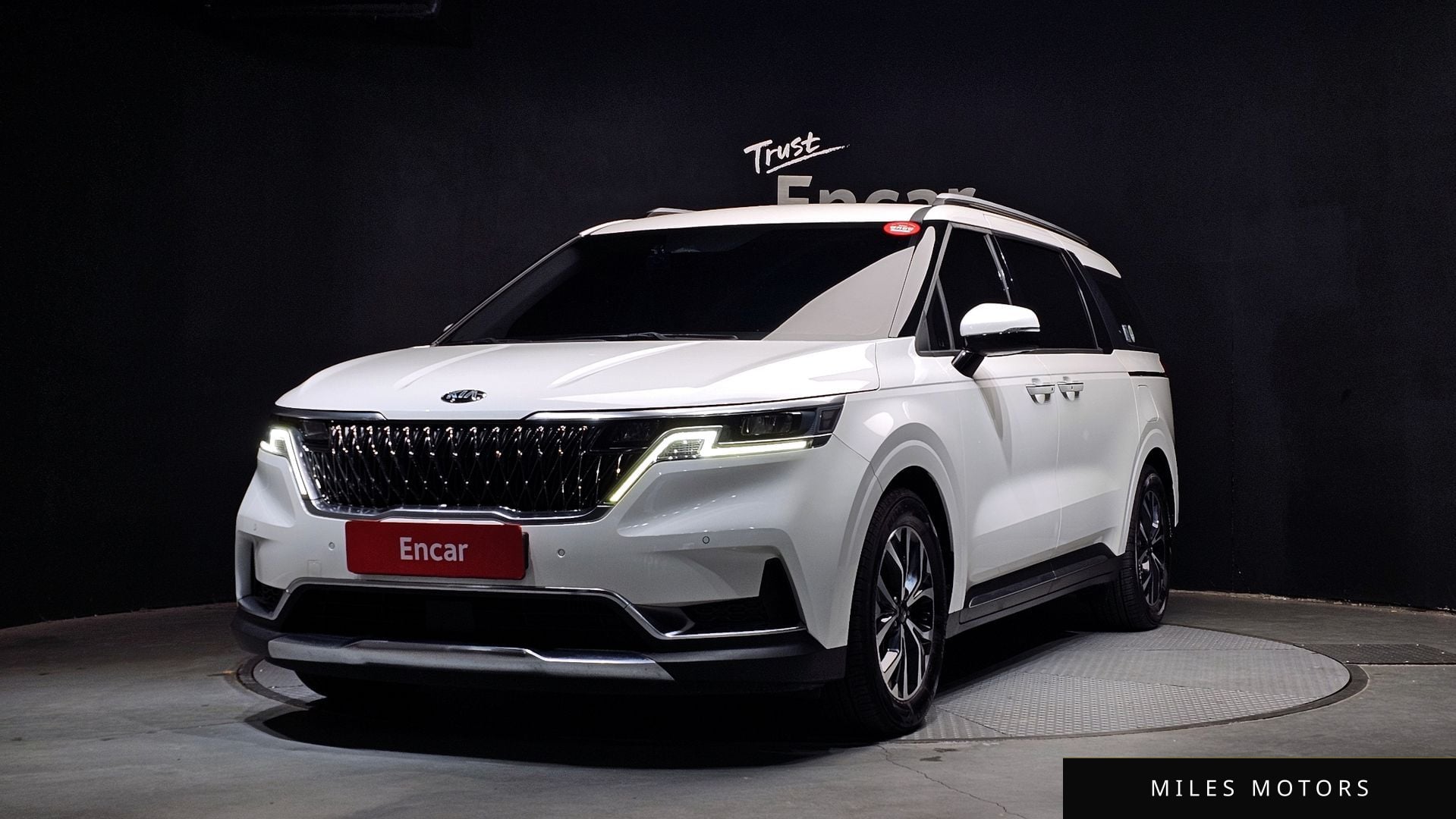 Kia Carnival 2021 — фото 1 из 12