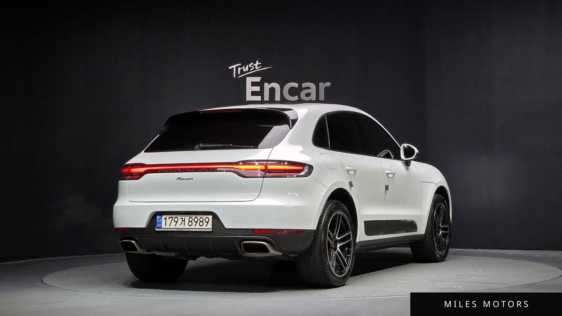 Porsche Macan 2021 — миниатюра 2