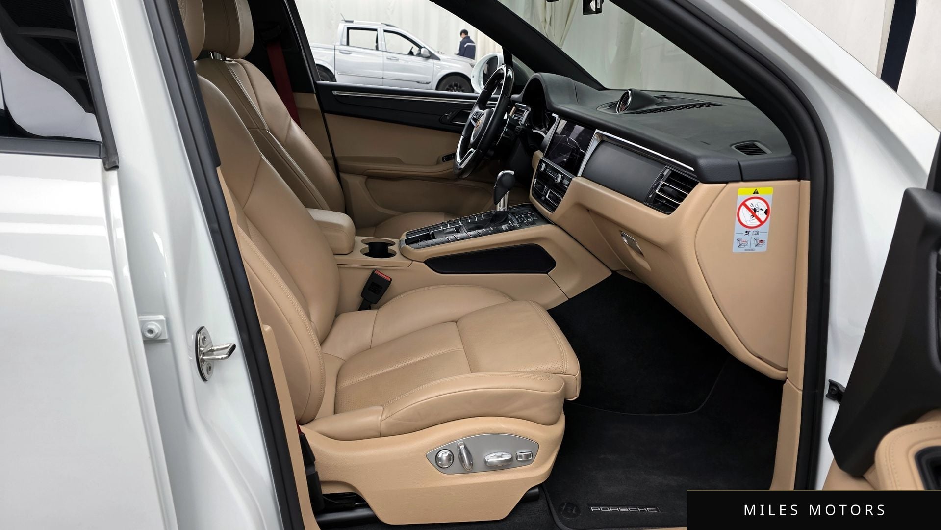 Porsche Macan 2021 — миниатюра 11