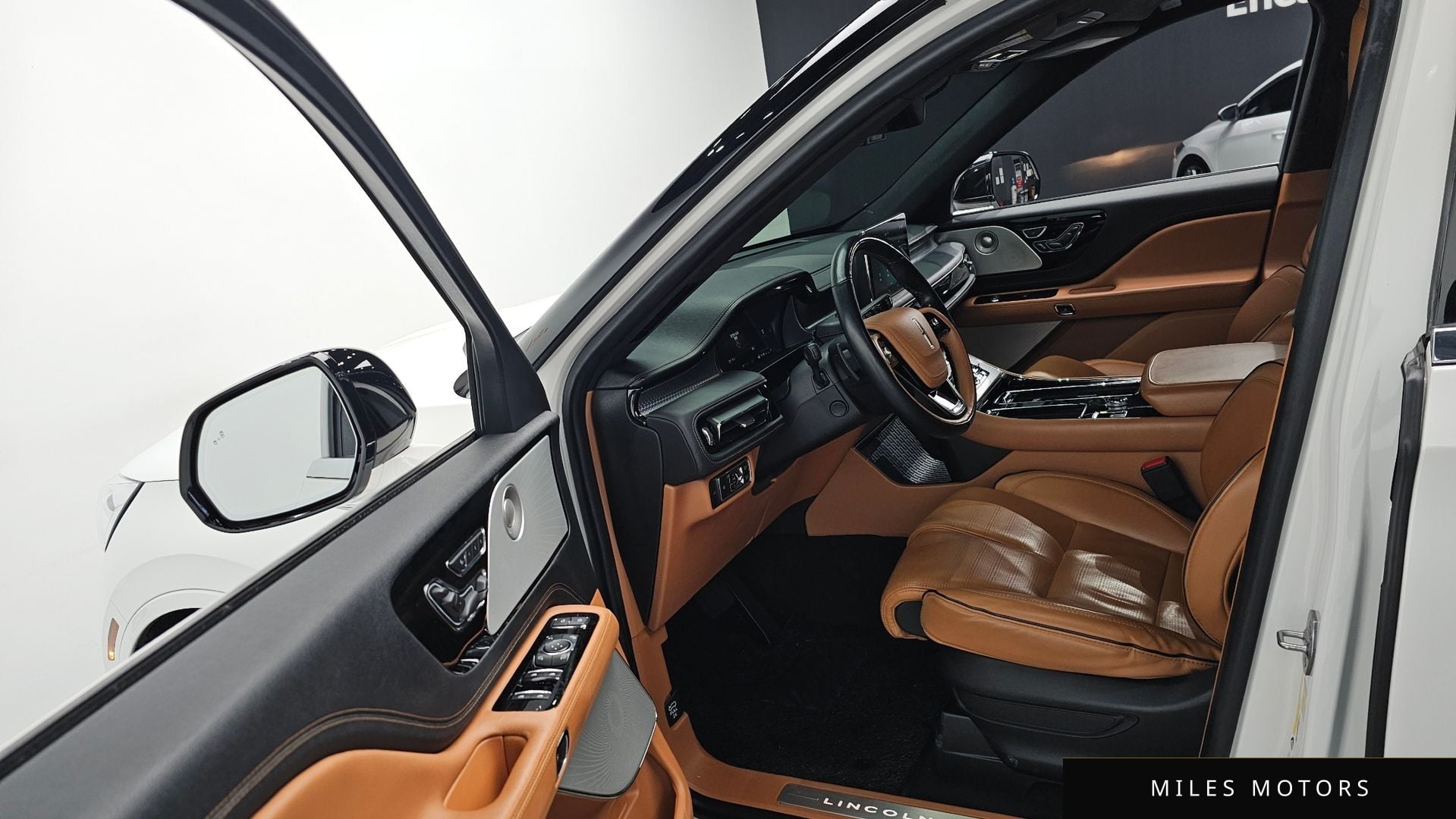 Lincoln Aviator 2023 — миниатюра 10