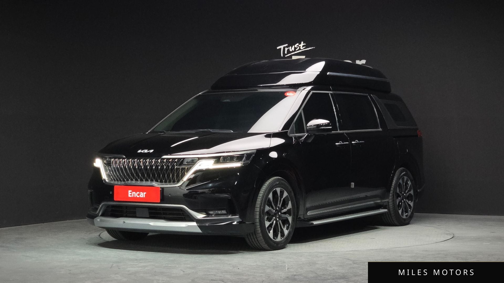 Kia Carnival 2023 — фото 1 из 12
